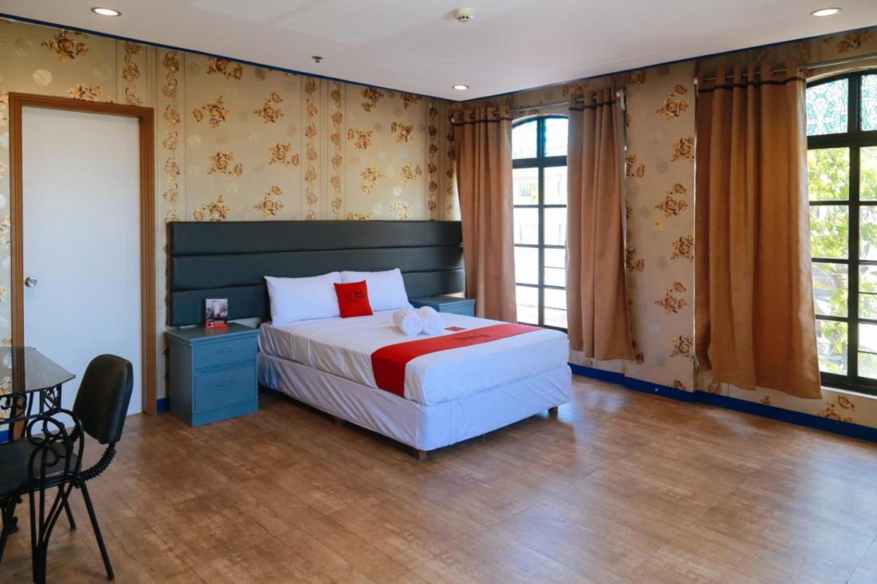 Reddoorz Plus @ Castle Chateau Iloilo Номер фото
