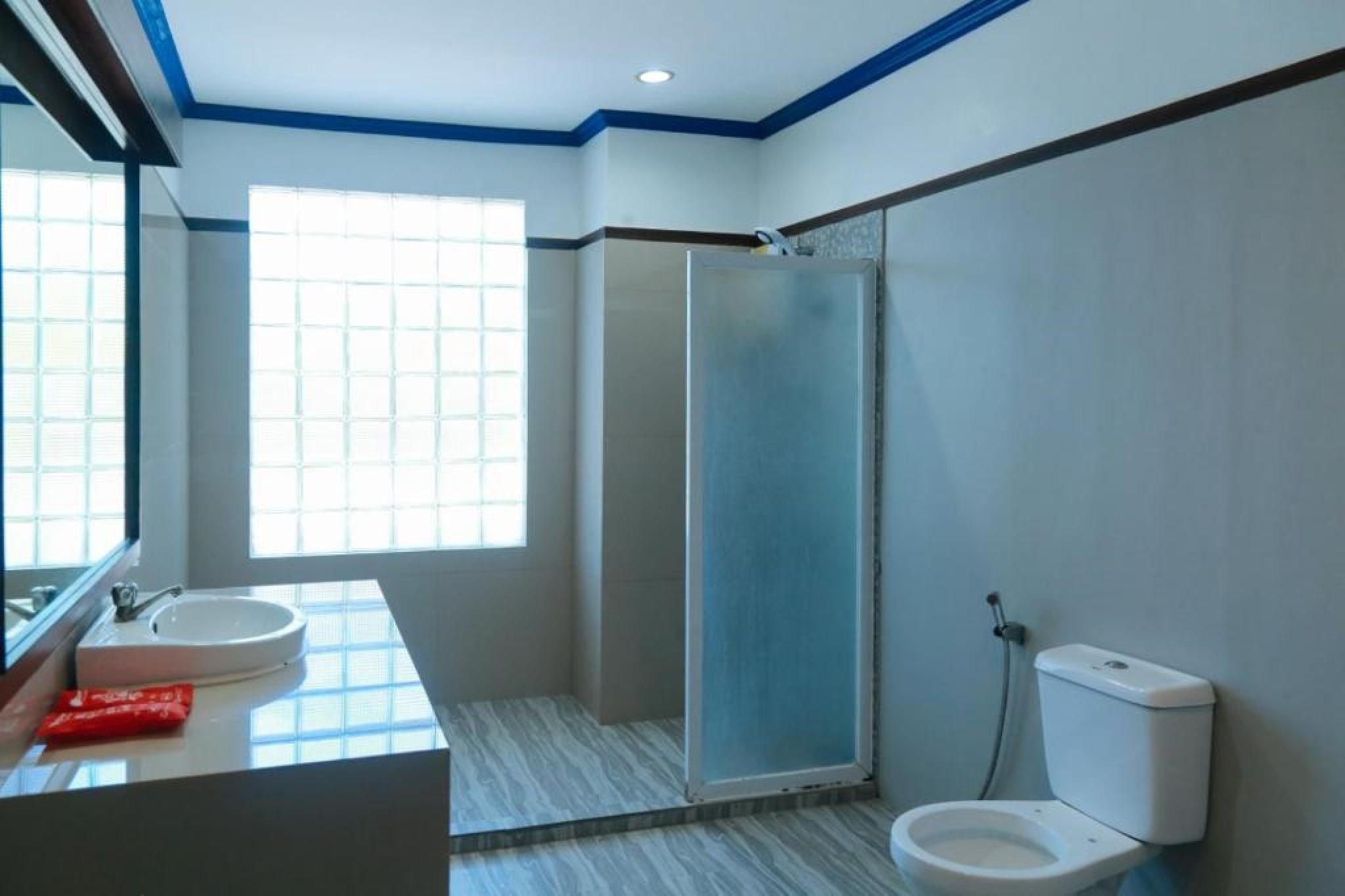 Reddoorz Plus @ Castle Chateau Iloilo Экстерьер фото